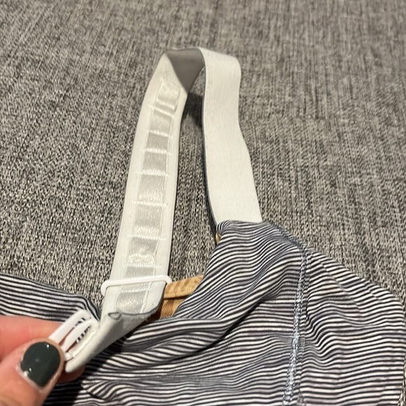 Lululemon Sports Bra - Picture 6 of 7